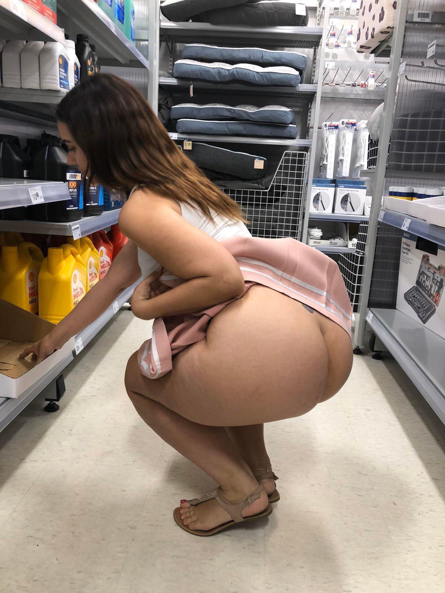 Candid big ass flashing